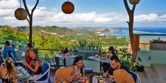 Tempat Makan Asyik dengan Suasana Tepi Pantai